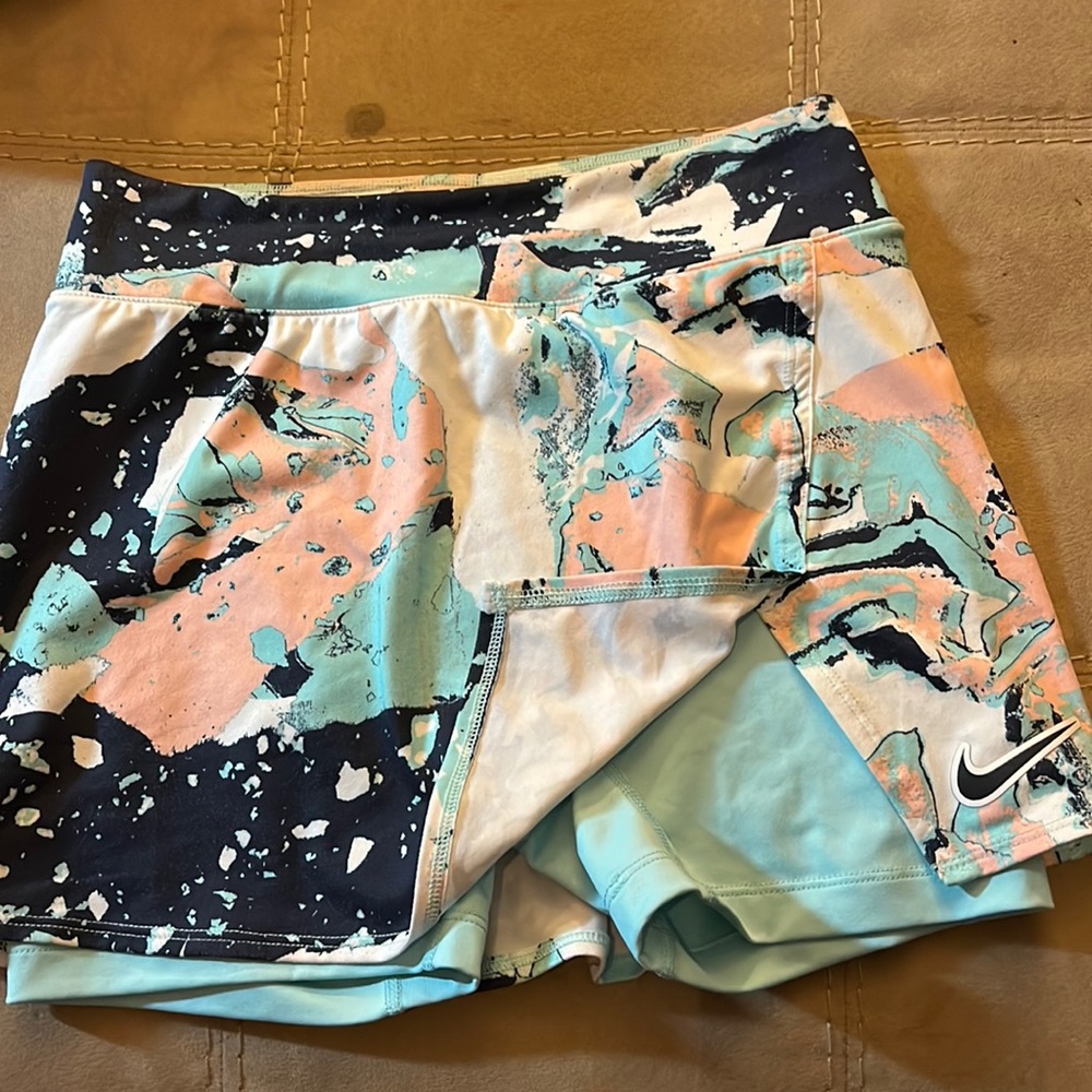 Nike shorts/skort slim fit, XS EUC